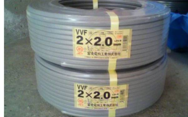 新品未使用の富士電線VVF2，0×2芯200mです。