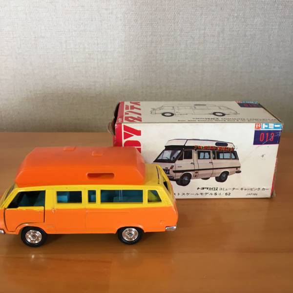 トミカダンディ　　ハイエースコミューターキャンピングカー