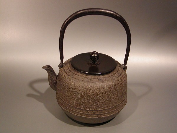 鉄瓶 茶道具 菊地政光 鉄瓶（てつびん） | 正会員 万代屋 平丸菊地紋 