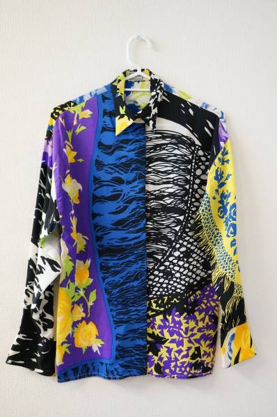 1円～　ヴェルサーチ　総柄シルクシャツ　レディース　美品