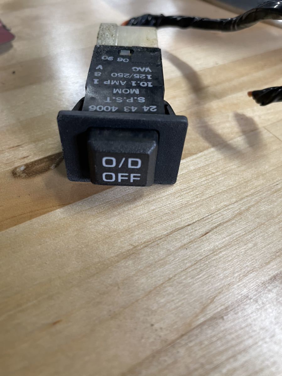 ダッジバン ラムバン 前期オーバードライブスイッチ O D スペアにも ダッチバン クライスラー用 売買されたオークション情報 Yahooの商品情報をアーカイブ公開 オークファン Aucfan Com
