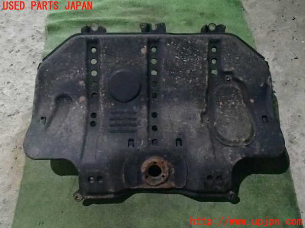 2UPJ-15662170]ランクルシグナスUZJ100W エンジンアンダーカバー