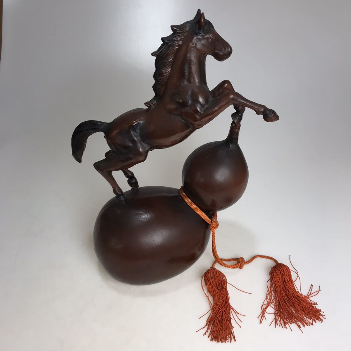 木製ひょうたん型置物昭和レトロ 置物 駒ひょうたん （環北作？） 鋳造 馬 瓢箪 オブジェ 台・木札付き
