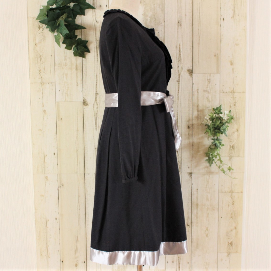 Soupスープ 濃ネイビー グレーサテンリボンタックワンピース 9 Mサイズ 長袖フレアー可愛いバイカラー切替 おしゃれ Mサイズ 売買されたオークション情報 Yahooの商品情報をアーカイブ公開 オークファン Aucfan Com