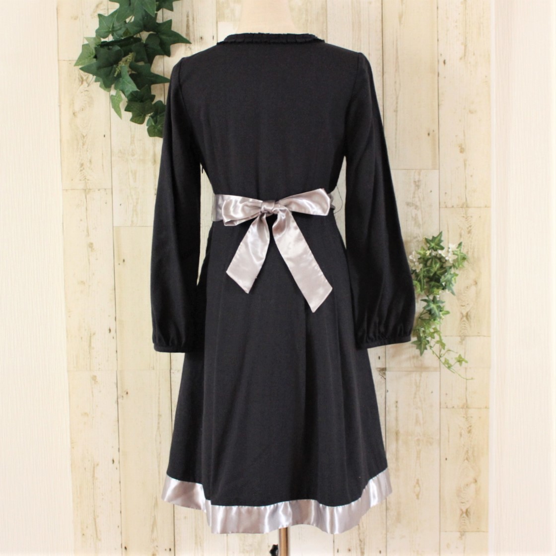 Soupスープ 濃ネイビー グレーサテンリボンタックワンピース 9 Mサイズ 長袖フレアー可愛いバイカラー切替 おしゃれ Mサイズ 売買されたオークション情報 Yahooの商品情報をアーカイブ公開 オークファン Aucfan Com