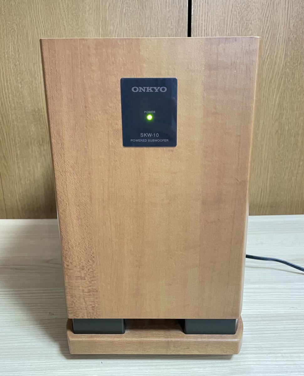 【極美品】ONKYO サブウーファー SKW-10 木目 ONKYO SKW-10 アンプ内蔵サブウーファー 通電確認 ONKYO SKW-10 - 取説