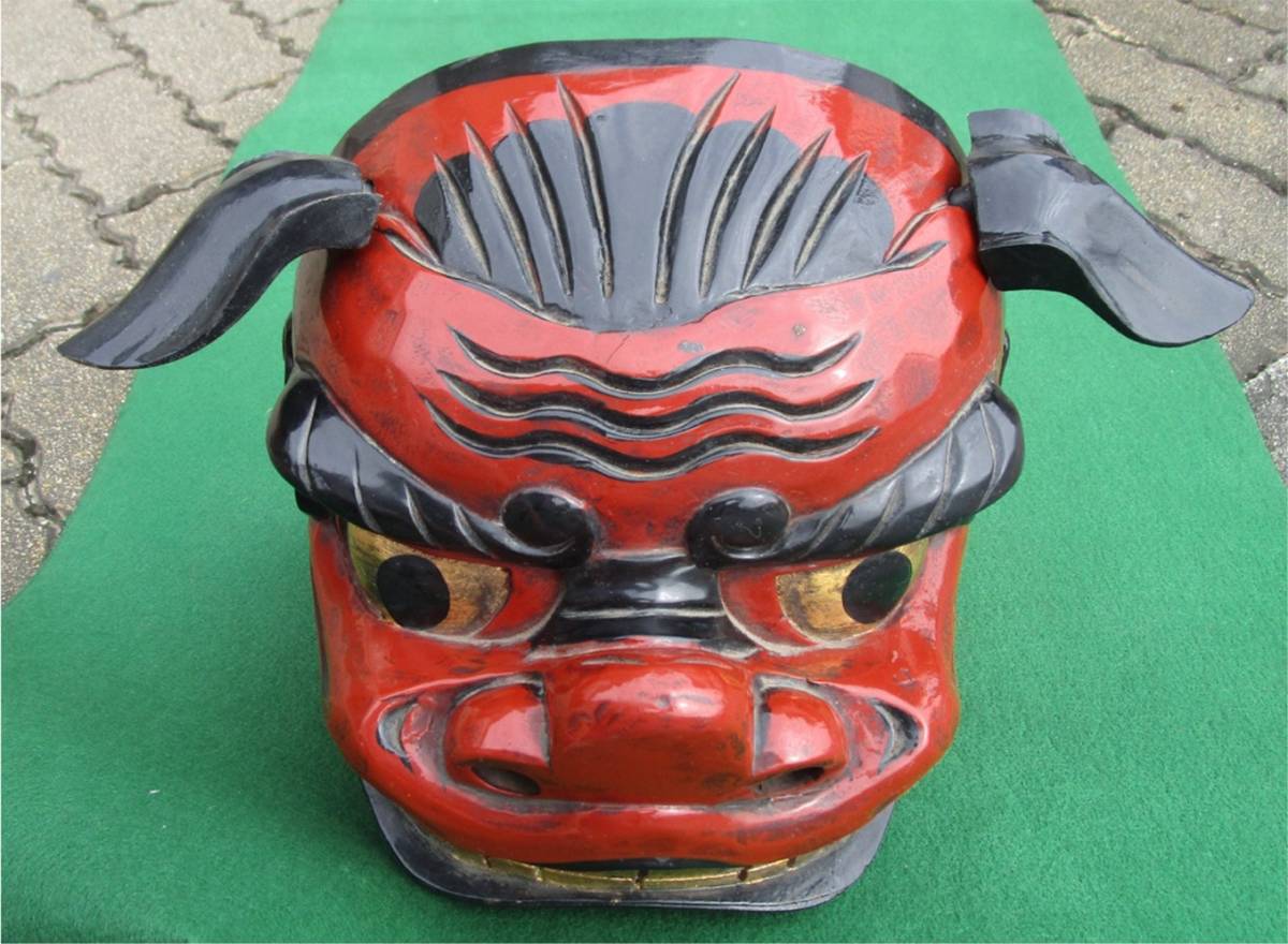 時代木彫獣頭 中型 獅子頭 民俗 郷土玩具 魔除け 縁起物 民藝 古美術 骨董品 獅子舞 縁起物 神楽面 木彫獅子頭 魔除 朱漆金彩 マント 獅子頭 幅36cm