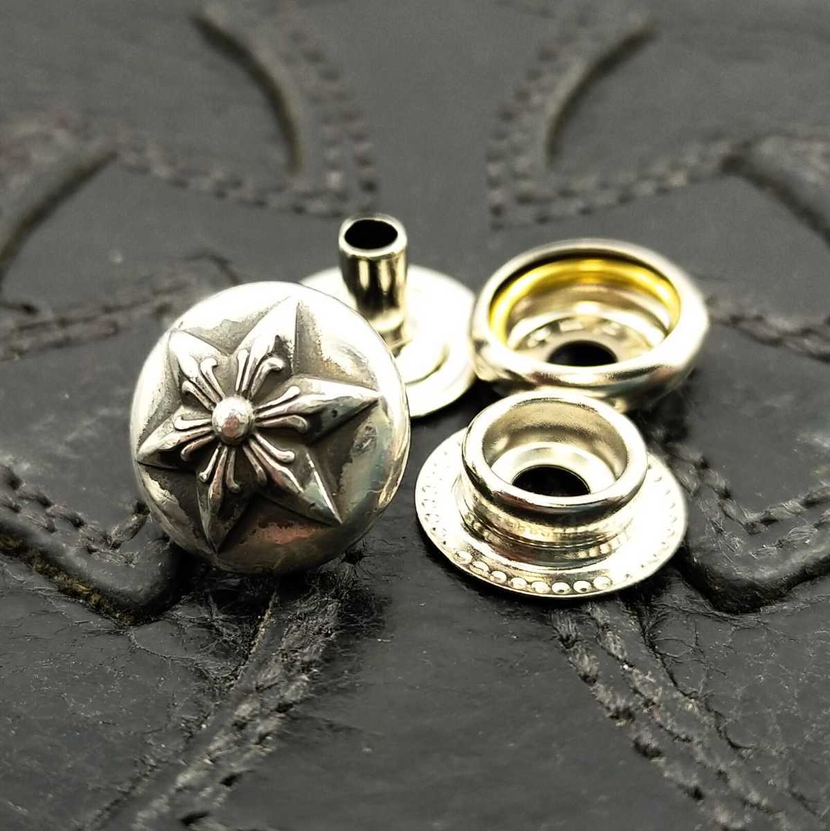 大幅価格改定クロムハーツ レザーブレスレットスターボタン