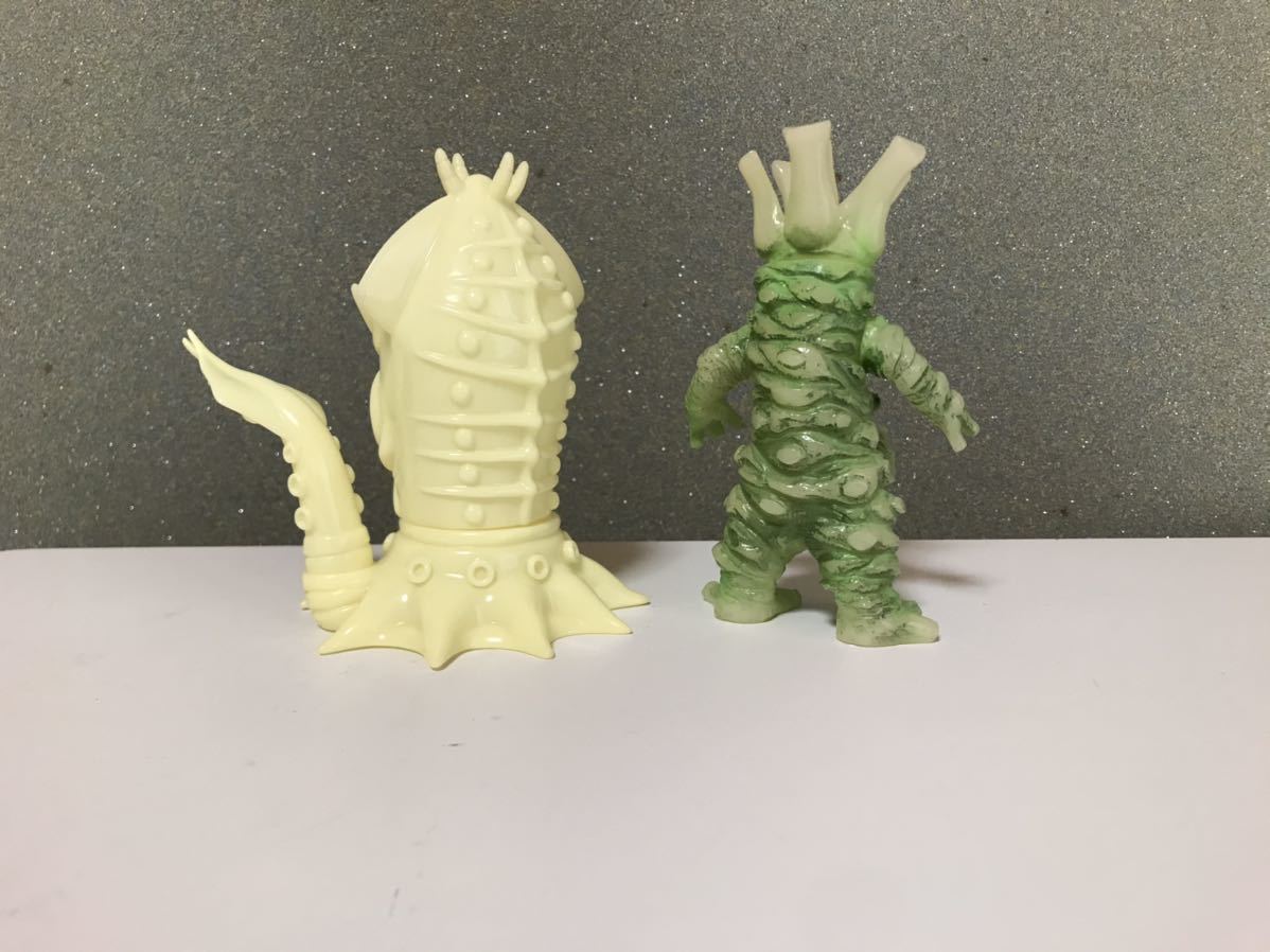 闇に光る怪獣シリーズ パチ怪獣 ソフビ レトロ 蓄光 2体まとめ