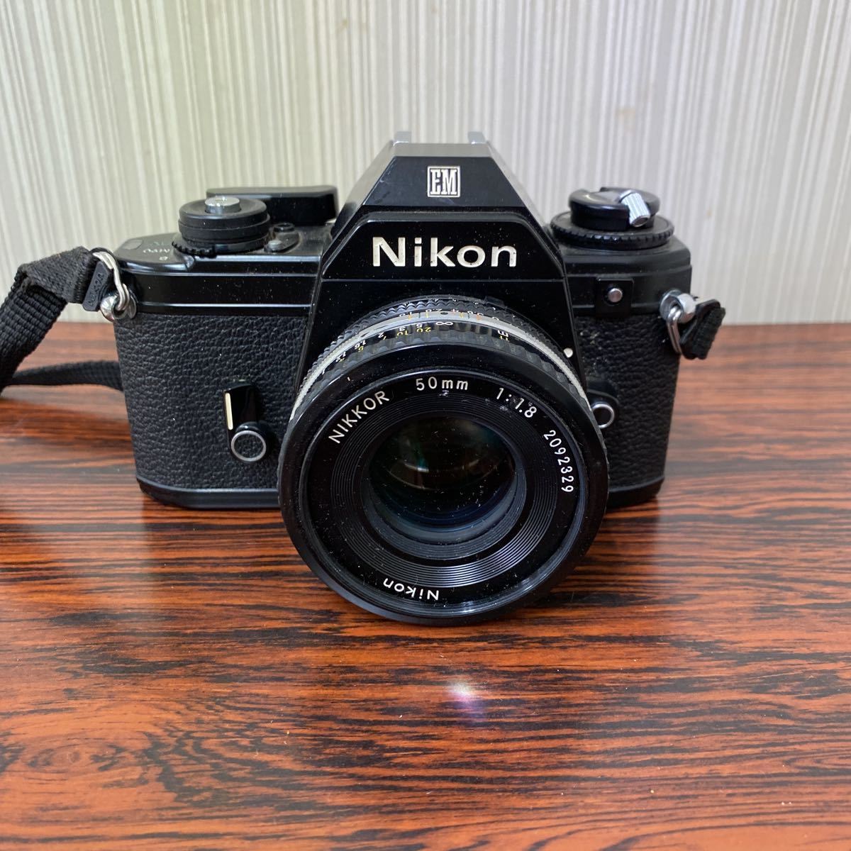 5621Nikon EM NIKKOR 50mm 1:1.8 ニコン 一眼レフ フィルムカメラ