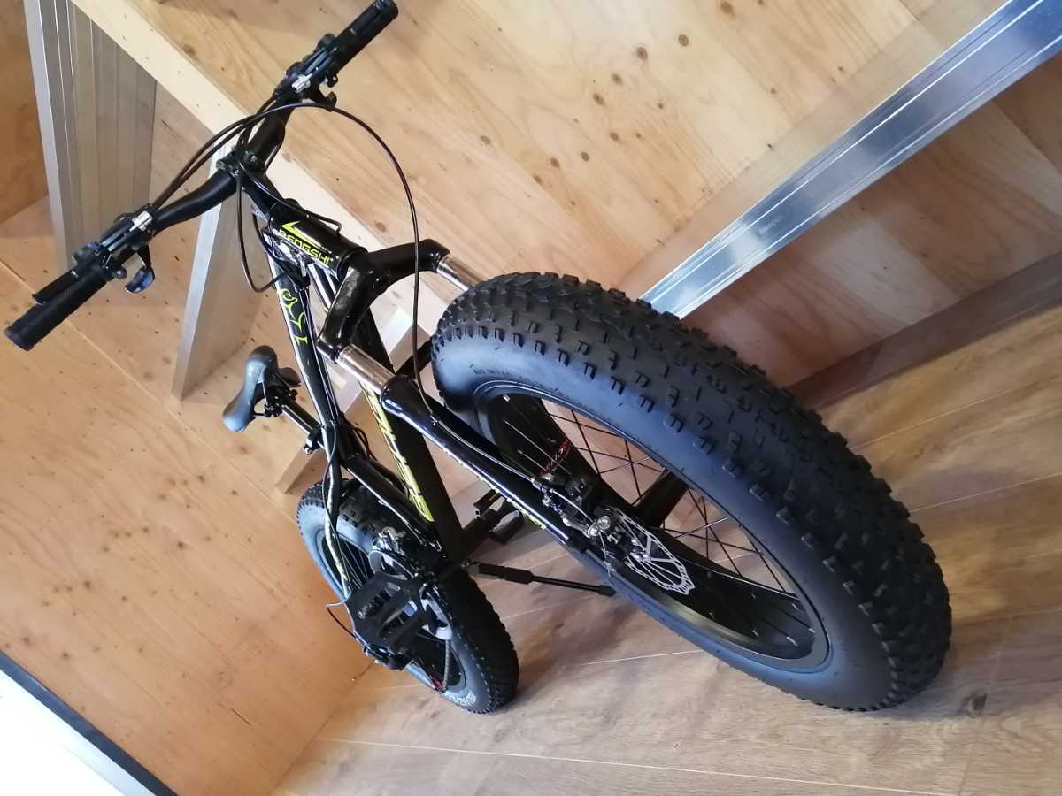 □新品未使用 20×4.0 ファットバイク 黒/ビーチクルーザー 21段変速 