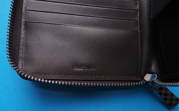新品展示品 定価2.1万円 COMME CA MEN コムサメン 市松シボレザーラウンドジップウォレット 2つ折り財布 茶(17) 60XW64 CA MEN COMME ストレッチギャバスーツ WCM6752NFITHOUSE 定価