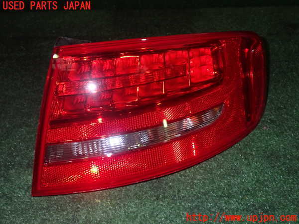 1UPJ-76001530]アウディ・S4 アバント(8KCAKF)右テールランプ 中古