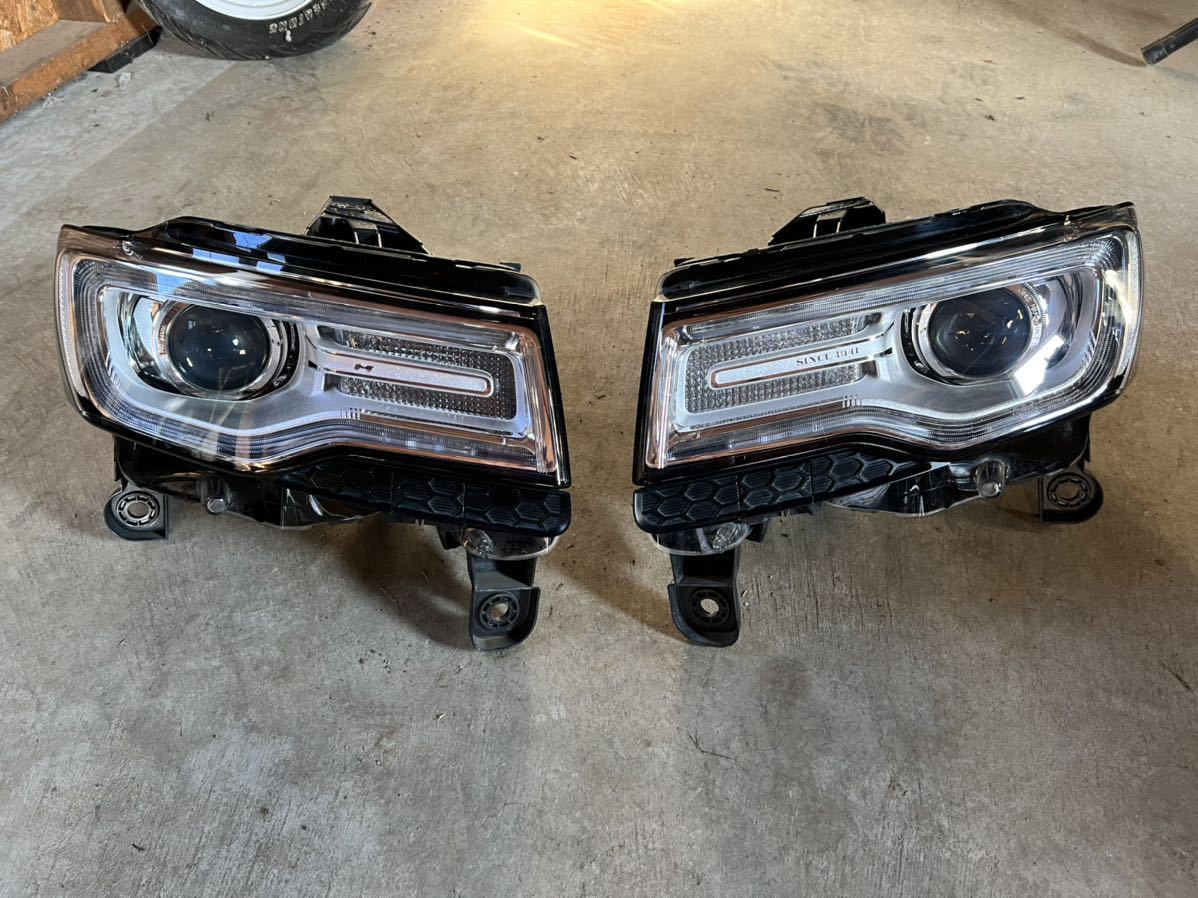 グランドチェロキー WK36 純正 左右ヘッドライト/ランプ キセノン HID