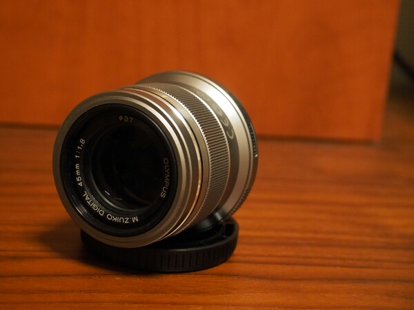 美品】M.ZUIKO DIGITAL 45mm f1.8 シルバー 主に室内で使用です 【公式