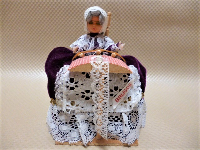 ベルギー Brugge ボビンレース 白髪 初老 女性 目を閉じる人形 フィギュア 民芸品 伝統工芸 洋風 売買されたオークション情報 Yahooの商品情報をアーカイブ公開 オークファン Aucfan Com
