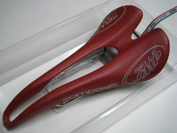 カーボンSELLE セラSMP、COMPOSIT(コンポジット) サドル 赤。 カーボン