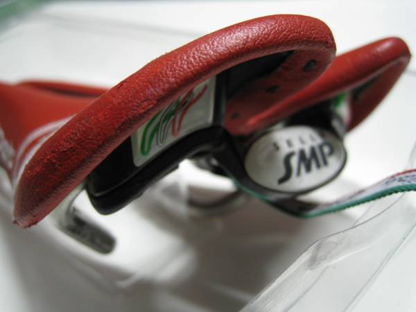 カーボンSELLE セラSMP、COMPOSIT(コンポジット) サドル 赤。