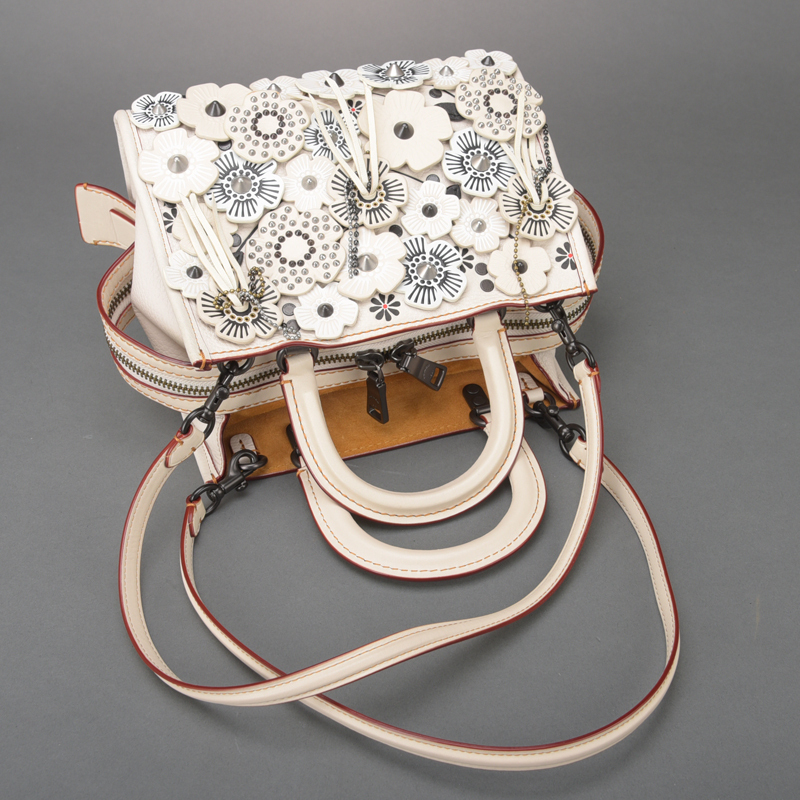 1円 新品同様 極美品 COACH コーチ ローグ 25 ウィズ ティーローズ