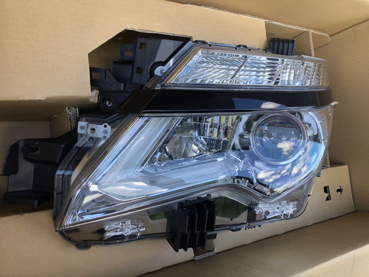 美品 エルグランド E52 左ヘッドライト 中期 後期 LED 純正 KOITO 100 