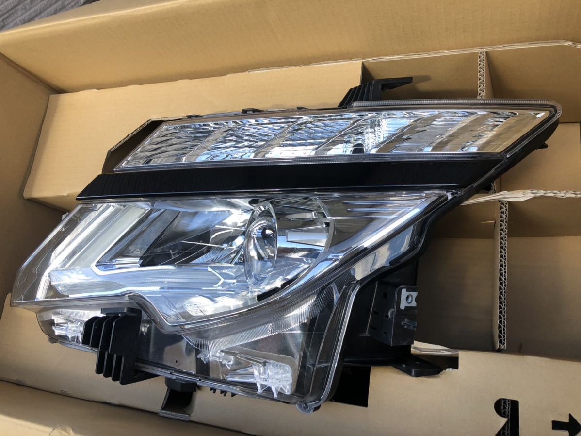 美品 エルグランド E52 左ヘッドライト 中期 後期 LED 純正 KOITO 100 