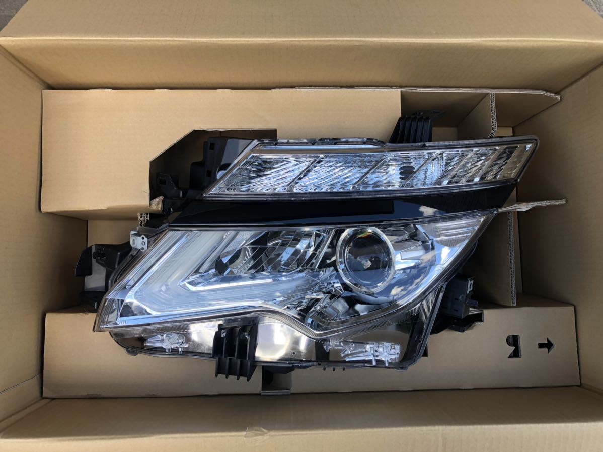 美品 エルグランド E52 左ヘッドライト 中期 後期 LED 純正 KOITO 100