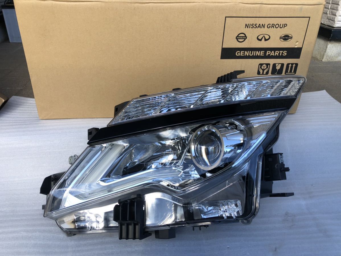 美品 エルグランド E52 左ヘッドライト 中期 後期 LED 純正 KOITO 100