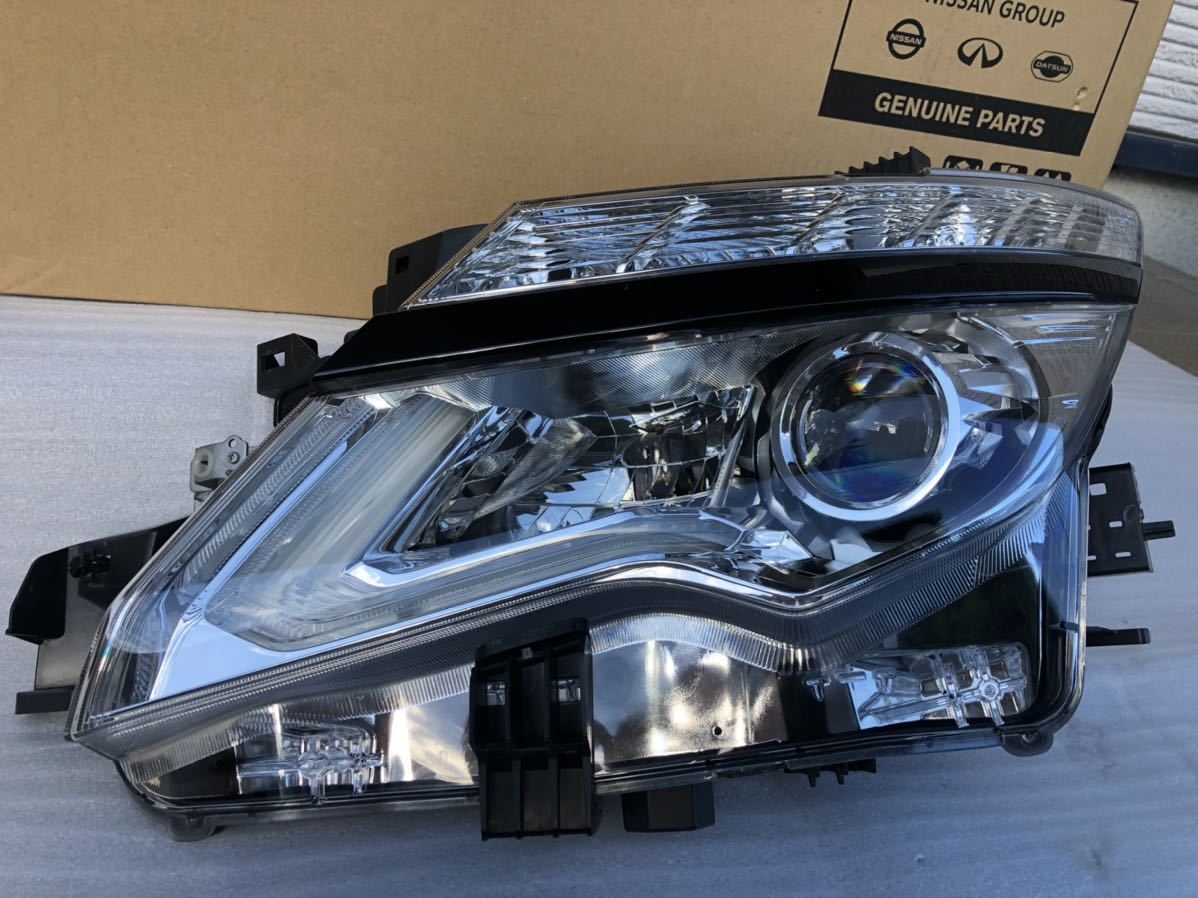 NISSANエルグランド　E52左側 LEDヘッドライト クリアレンズ NISSANエルグランド E52左側 LEDヘッドライト クリアレンズ NISSAN