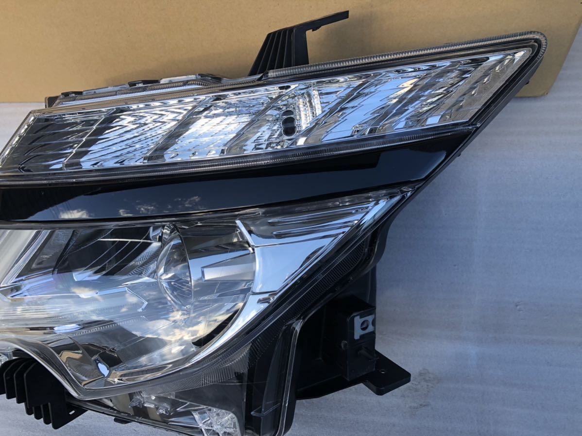 美品 エルグランド E52 左ヘッドライト 中期 後期 LED 純正 KOITO 100 