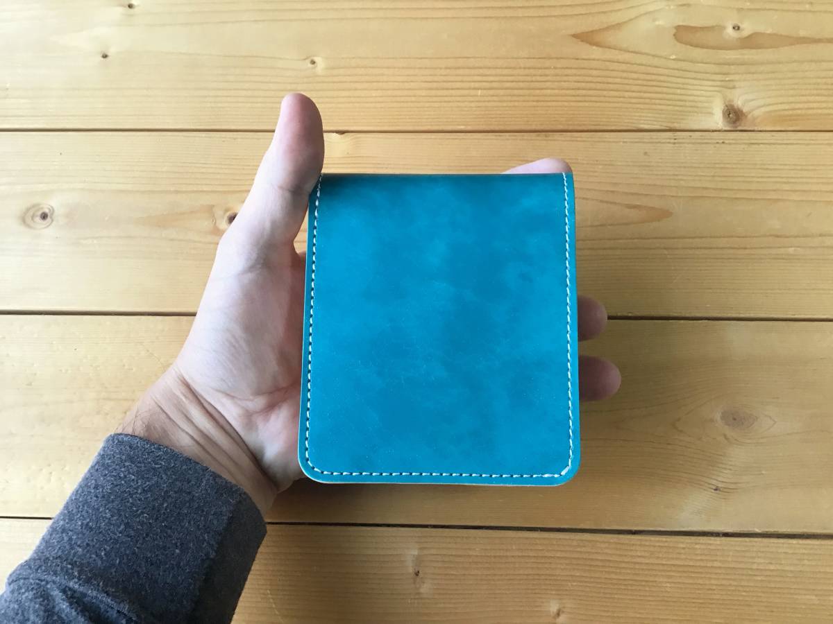 コイン入れ 染め ミニ財布 財布 手染め レザー ミニマルウォレット ターコイズブルー イタリア製牛革で仕立てるコンパクト財布 極小二つ折り財布 ヌメ 牛革 タンニン ハンドメイド 手染めコンパクト財布&frasl; ゴルベ］