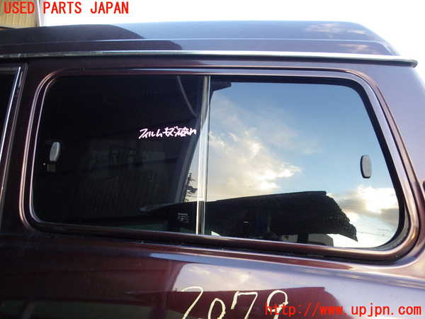1UPJ-20791382]ランクル60系(FJ62G(改))左クォーターガラス 中古