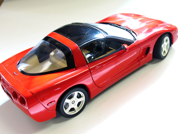 1⁄18ミニカー UTモデル シボレー コルベット スティングレイ C3 - メルカリ