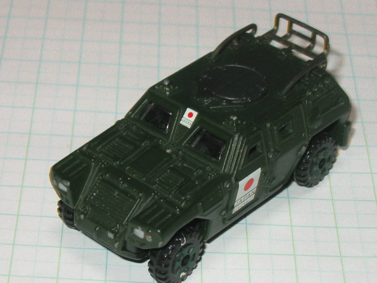 トミカ114-3　自衛隊 軽装甲機動車　通常品１台、トイザらスオリジナル２台 Amazon | トミカ トイザらス オリジナル 2台セット 自衛隊 軽装甲機動