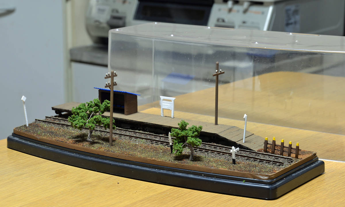 HOゲージ 車両展示台 ケース付ジオラマ その3 ローカル小駅(非電化