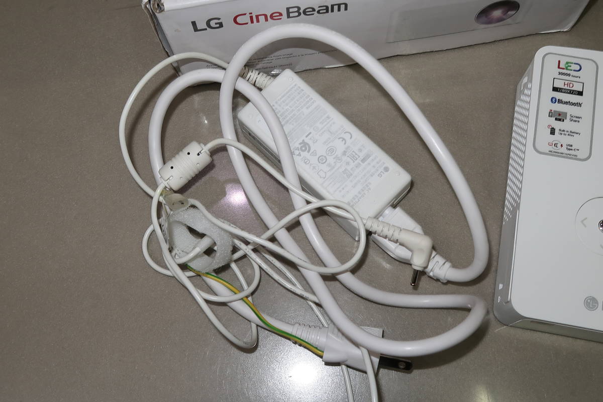♪♪1円～LG PH30JG コンパクトポータブル LEDプロジェクター