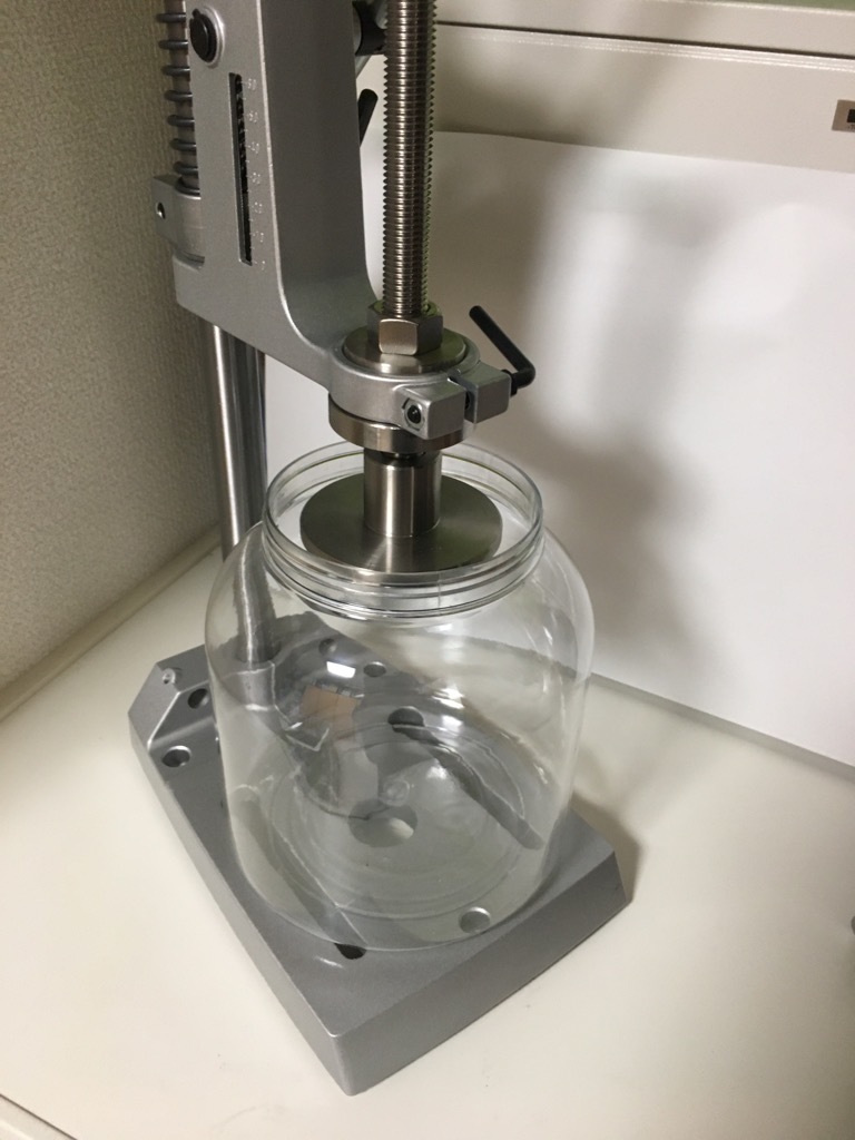 人気セール，格安 菌糸瓶ハンドプレス機 フトコロ大寸法 3250ｍｌ＆2300ｍｌワイド大ボトル迄対応可能 特型汎用メッキ&phi;80プレート付(マット、床材)｜売買されたオークション情報、yahooの商品情報をアーカイ マット、床材