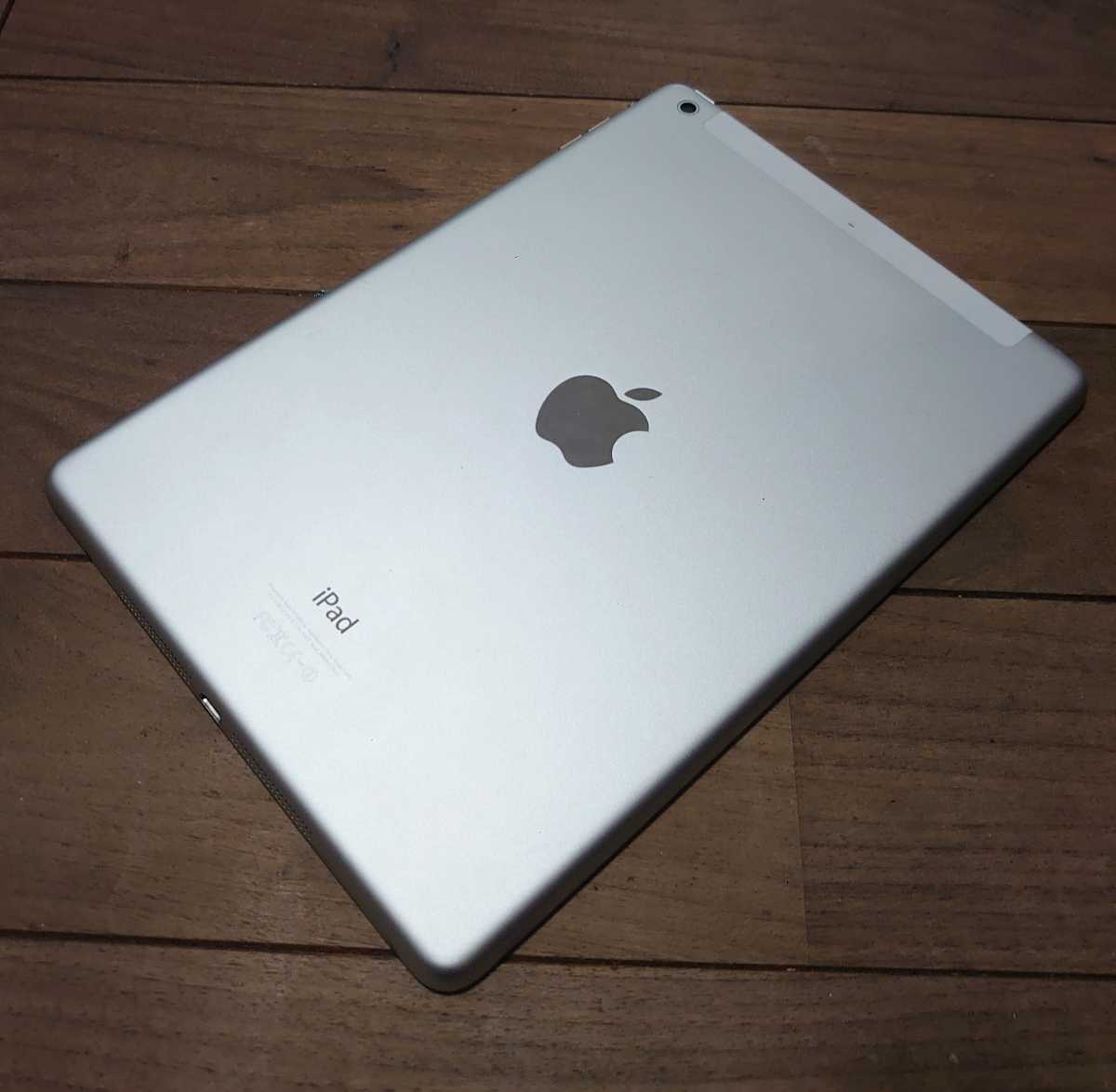 iPad Air(A1475)本体128GBシルバーDOCOMO完動品動作確認済み1円