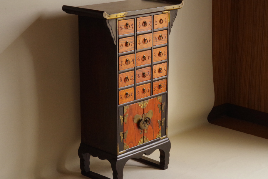 美術品・アンティーク・コレクション ヤクジャン 李朝 薬箪笥 時代箪笥