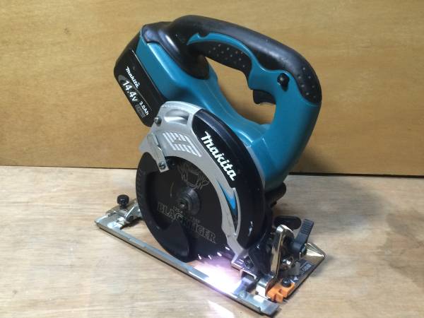☆点検済、動作良好☆マキタ125㎜充電丸ノコ、予備バッテリー付