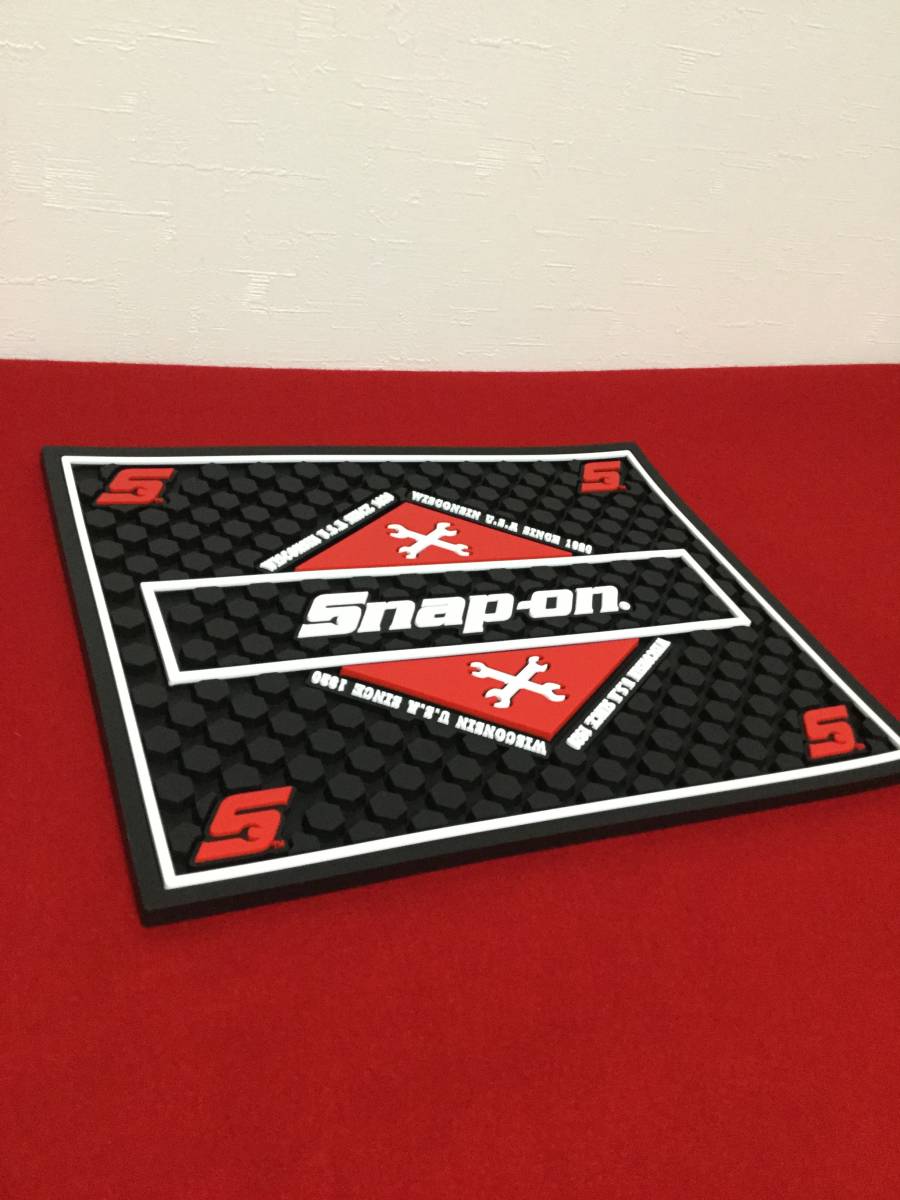 Snap-on ロゴ入りラバーマット スナップオン Snap-on ロゴ入りラバー