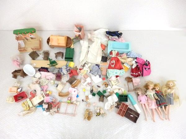 ジャンク シルバニア，リカちゃん他バスタブ，家具，人形 等[梱0.3]