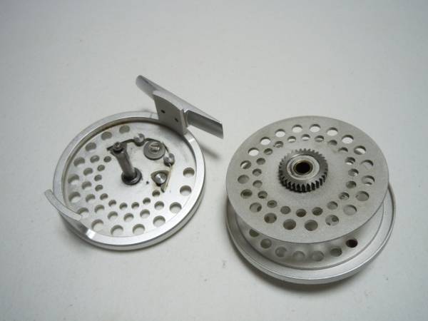 ufmウエダ ウエダ CANTATA カンタータ 2350 フライリール スポーツ