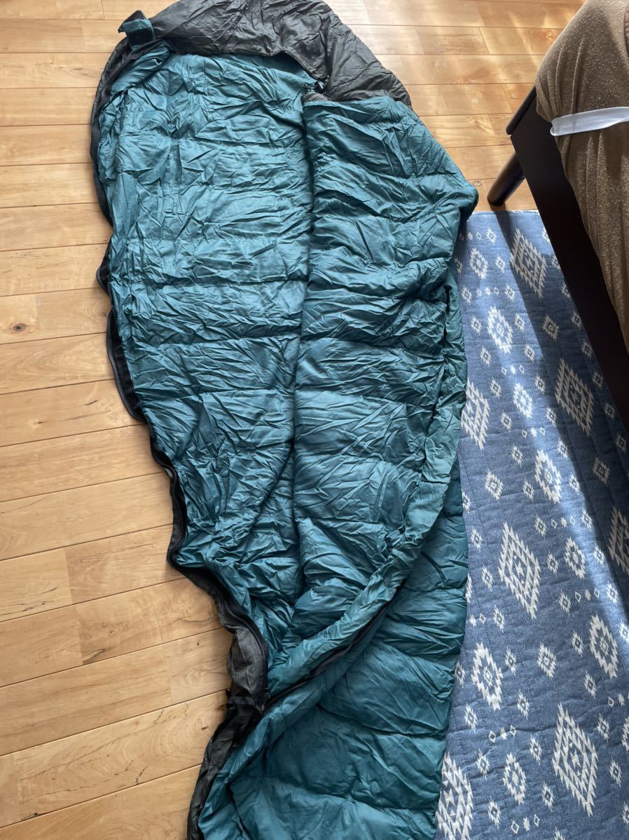 KERMA ダウンシェラフ　ビバーク　マミー型　寝袋　検)mont-bell スノーピーク　ナンガ　イスカ 寝袋 シュラフ マミー型 Rockの冬用寝袋 マミー型なのに出入りが簡単！手足が出せて動けるBears Rockの冬用マミー型寝袋