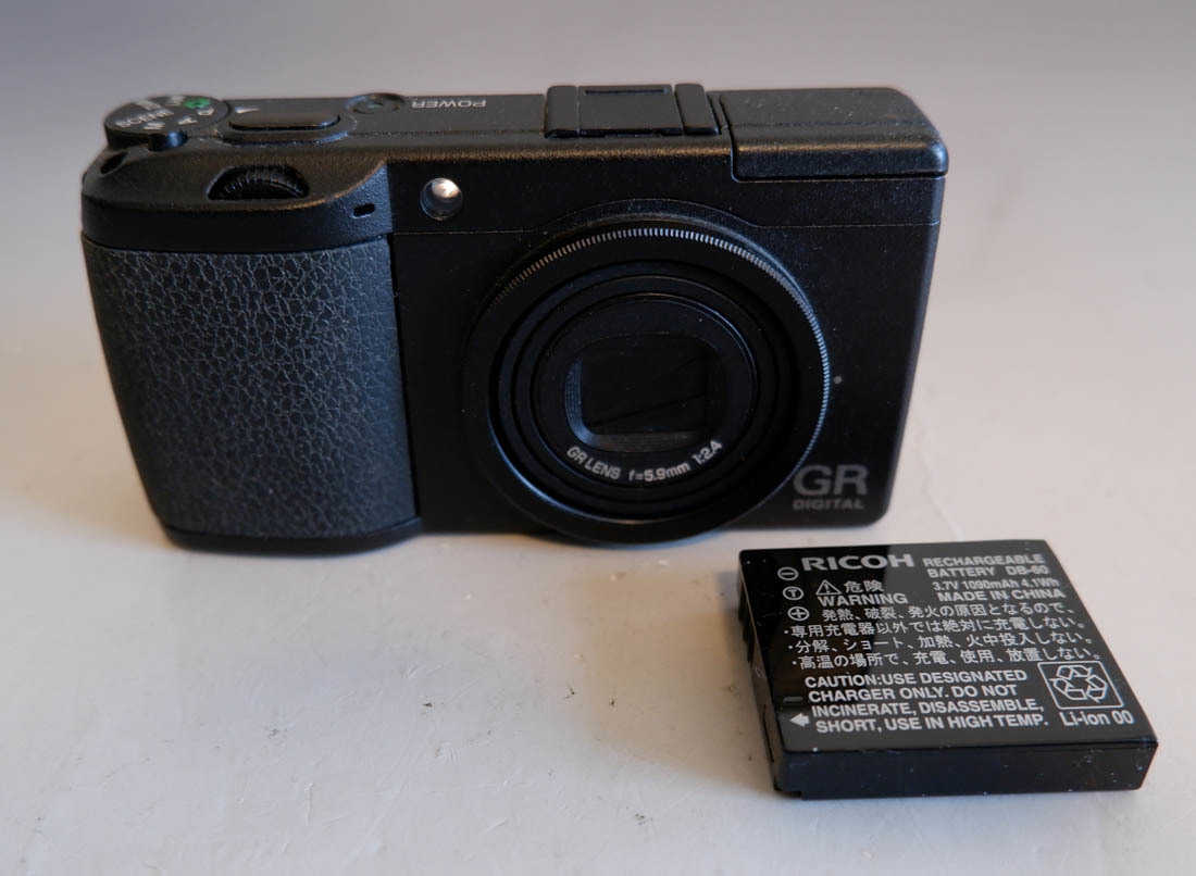 カメラ、光学機器 【982】リコー RICOH コンパクトデジタルカメラ