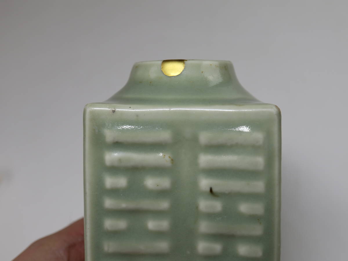 清朝期 豆青釉八卦瓶 康熙年製 唐物 中国美術 c01221 【公式通販】