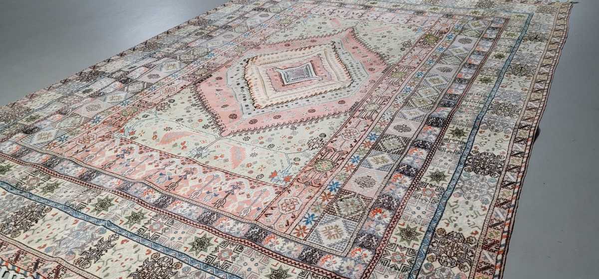 【お買い得，豊富な】 ペルシャ絨毯 綺麗なシラーズ産 大型絨毯 手作り サイズ 400cm&times;292cm(カーペット一般)｜売買されたオークション情報、yahooの商品情報をアーカイブ公開 - オークファン カーペット一般