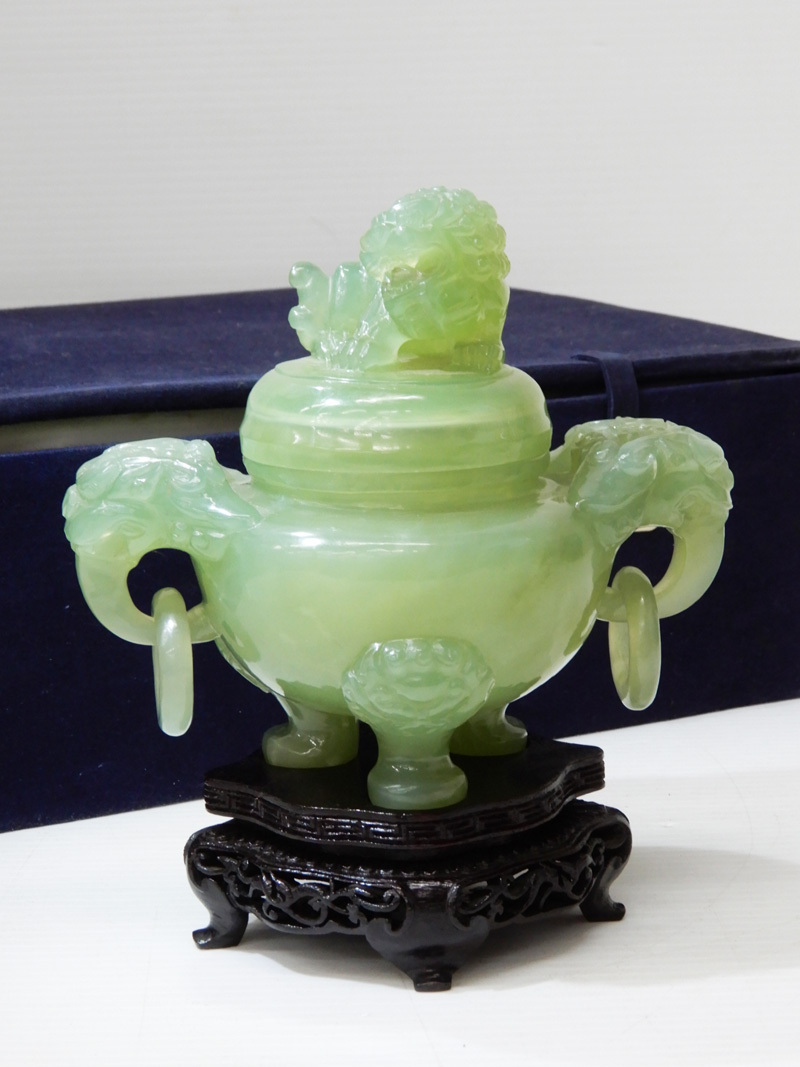 中国美術 玉石翡翠彫刻 唐木台座付き（高さ35cm）