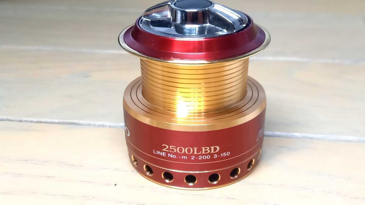 ダイワ RCS ISO 2500LBD　管理741 スプール レッド 