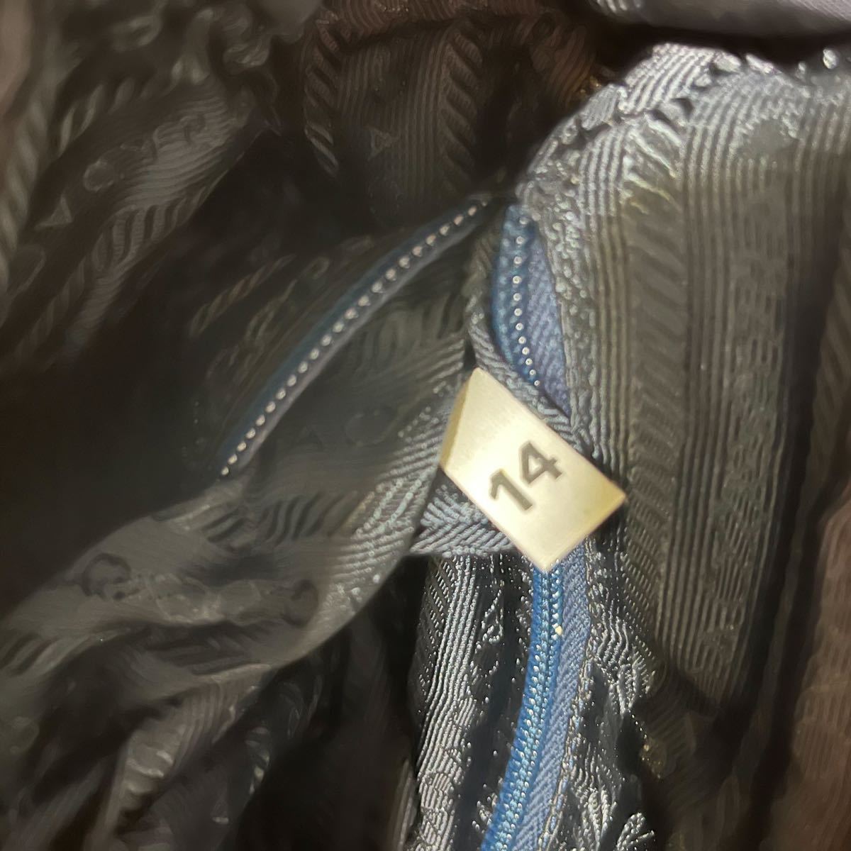 □ 1円 □ 美品 PRADA プラダ 三角プレート ナイロン ゴールド メタル