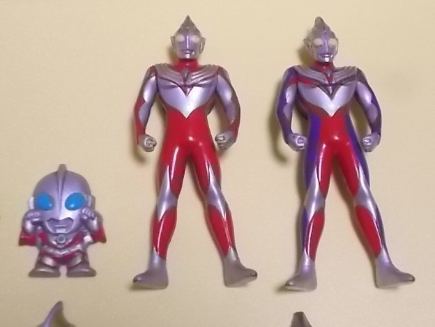 ○ウルトラマン くっつくんです20個＋マグネット付きティガフィギュア2 